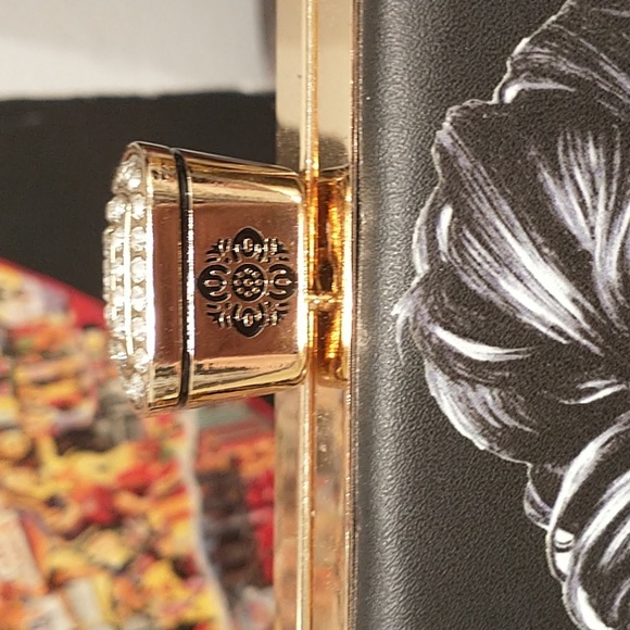 Price Drop Diva Handbag - Picture 4 of 8